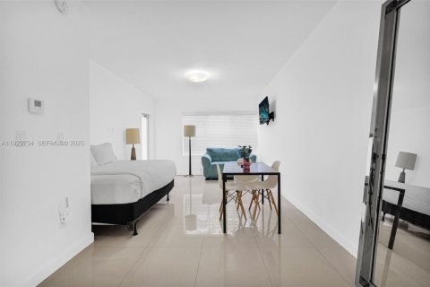 Apartamento en alquiler en Bay Harbor Islands, Florida, 1 dormitorio № 1988593 - foto 16