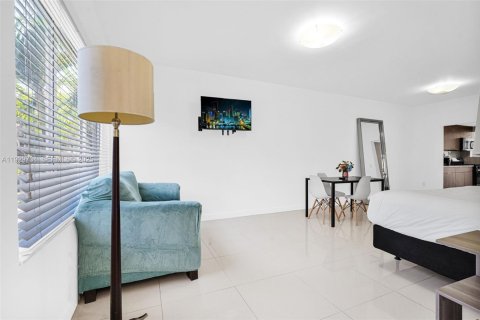 Apartamento en alquiler en Bay Harbor Islands, Florida, 1 dormitorio № 1988593 - foto 21