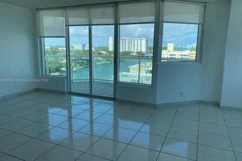 Condo in Miami Beach, Florida, 2 bedrooms  № 1686347 - photo 6