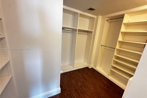 Condo in Miami Beach, Florida, 2 bedrooms  № 1686347 - photo 18