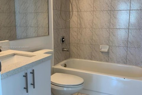 Condo in Miami Beach, Florida, 2 bedrooms  № 1686347 - photo 9