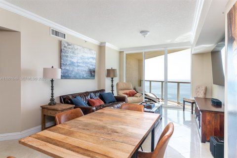 Condo in Sunny Isles Beach, Florida, 2 bedrooms  № 2091065 - photo 9