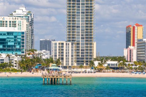 Condo in Sunny Isles Beach, Florida, 2 bedrooms  № 2091065 - photo 27