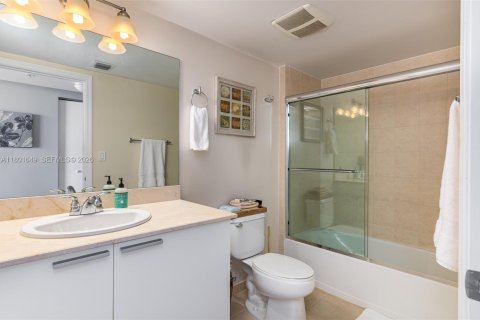 Condo in Sunny Isles Beach, Florida, 2 bedrooms  № 2091065 - photo 19