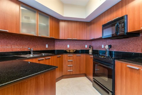 Condo in Sunny Isles Beach, Florida, 2 bedrooms  № 2091065 - photo 10