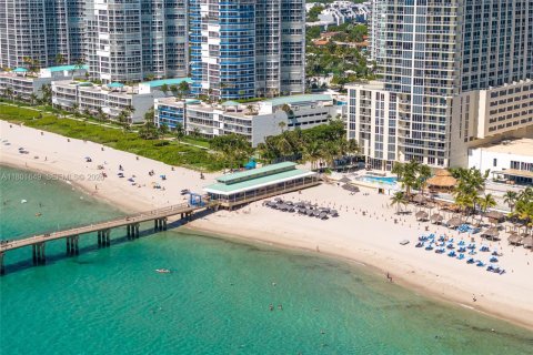 Condo in Sunny Isles Beach, Florida, 2 bedrooms  № 2091065 - photo 2