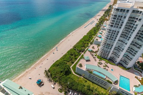 Condo in Sunny Isles Beach, Florida, 2 bedrooms  № 2091065 - photo 23
