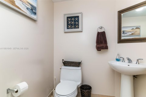 Condo in Sunny Isles Beach, Florida, 2 bedrooms  № 2091065 - photo 21