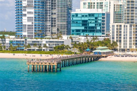 Condo in Sunny Isles Beach, Florida, 2 bedrooms  № 2091065 - photo 29