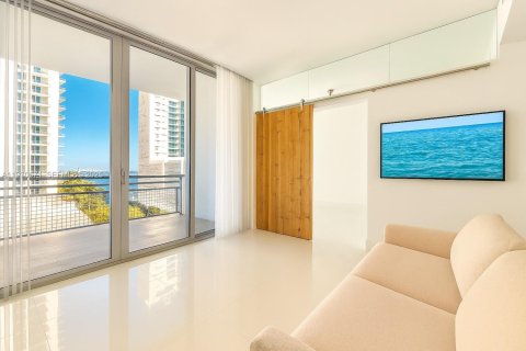 Condo in Miami, Florida, 2 bedrooms № 1989648 - photo 9
