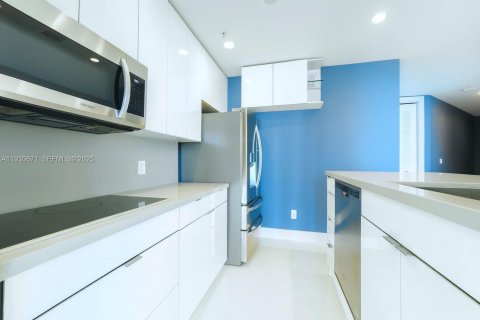 Condo in Miami, Florida, 2 bedrooms № 1989648 - photo 4