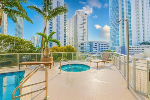Condo in Miami, Florida, 2 bedrooms № 1989648 - photo 19