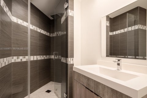 Condo in Miami, Florida, 2 bedrooms № 1989648 - photo 16