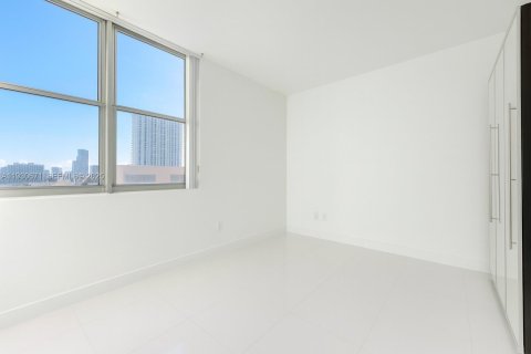 Condo in Miami, Florida, 2 bedrooms № 1989648 - photo 5