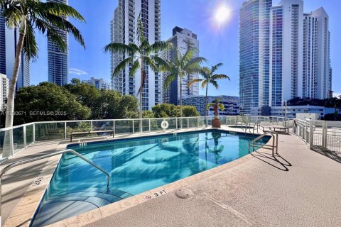 Condo in Miami, Florida, 2 bedrooms № 1989648 - photo 18