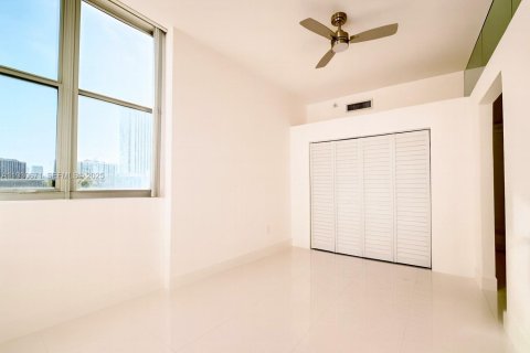 Condo in Miami, Florida, 2 bedrooms № 1989648 - photo 15