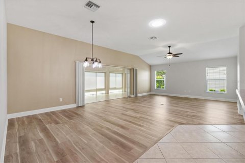 Casa en venta en The Villages, Florida, 3 dormitorios, 176.05 m2 № 1866462 - foto 12
