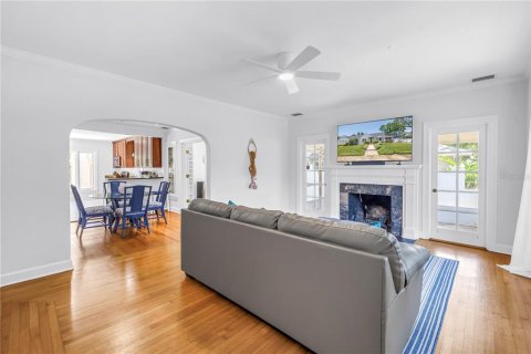 Casa en venta en Saint Petersburg, Florida, 3 dormitorios, 205.5 m2 № 1810126 - foto 11