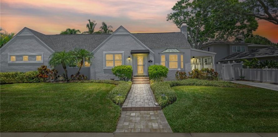 Casa en Saint Petersburg, Florida 3 dormitorios, 205.5 m2 № 1810126