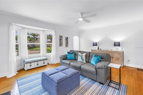 Casa en venta en Saint Petersburg, Florida, 3 dormitorios, 205.5 m2 № 1810126 - foto 6