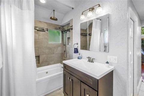 Casa en venta en Saint Petersburg, Florida, 3 dormitorios, 205.5 m2 № 1810126 - foto 25