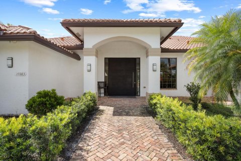 House in Wellington, Florida 4 bedrooms, 437.57 sq.m. № 2388010 - photo 4