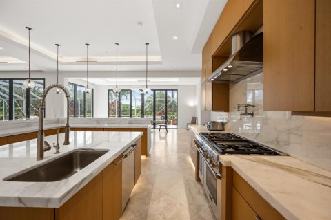 House in Wellington, Florida 4 bedrooms, 437.57 sq.m. № 2388010 - photo 13
