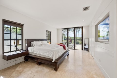House in Wellington, Florida 4 bedrooms, 437.57 sq.m. № 2388010 - photo 21