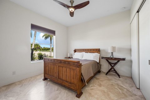 House in Wellington, Florida 4 bedrooms, 437.57 sq.m. № 2388010 - photo 30
