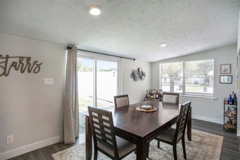 House in Tampa, Florida 3 bedrooms, 153.29 sq.m. № 1723701 - photo 12