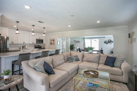 House in Tampa, Florida 3 bedrooms, 153.29 sq.m. № 1723701 - photo 9