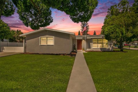 House in Tampa, Florida 3 bedrooms, 153.29 sq.m. № 1723701 - photo 1