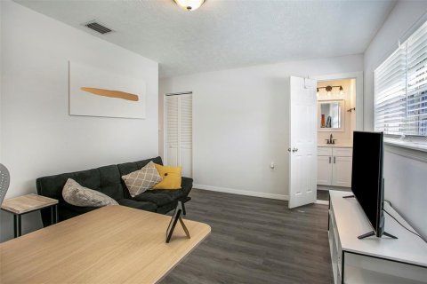 House in Tampa, Florida 3 bedrooms, 153.29 sq.m. № 1723701 - photo 16