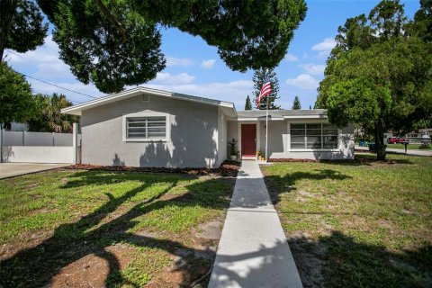 House in Tampa, Florida 3 bedrooms, 153.29 sq.m. № 1723701 - photo 6