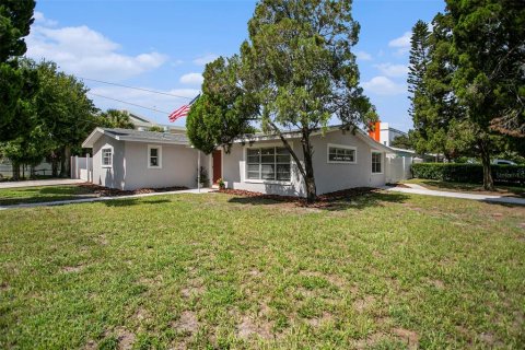 House in Tampa, Florida 3 bedrooms, 153.29 sq.m. № 1723701 - photo 3