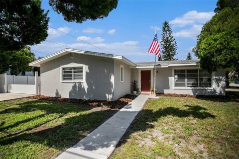 House in Tampa, Florida 3 bedrooms, 153.29 sq.m. № 1723701 - photo 5