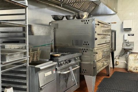 Commercial property in Weston, Florida № 2046654 - photo 5