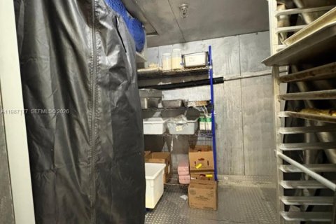 Commercial property in Weston, Florida № 2046654 - photo 9