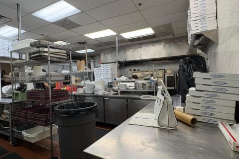 Commercial property in Weston, Florida № 2046654 - photo 4