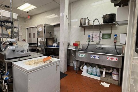 Commercial property in Weston, Florida № 2046654 - photo 2