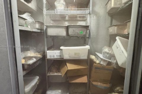 Commercial property in Weston, Florida № 2046654 - photo 8