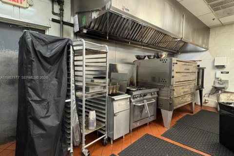 Commercial property in Weston, Florida № 2046654 - photo 6