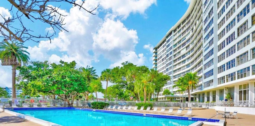Condo à Miami Beach, Floride, 2 chambres № 1888232