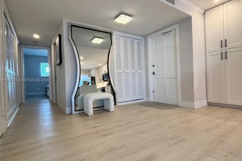 Condo in Fort Lauderdale, Florida, 2 bedrooms № 2244211 - photo 10