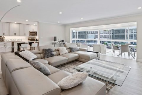 Condominio en Fort Lauderdale, Florida, 2 dormitorios № 2244211