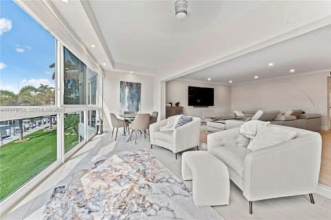 Condo in Fort Lauderdale, Florida, 2 bedrooms № 2244211 - photo 2