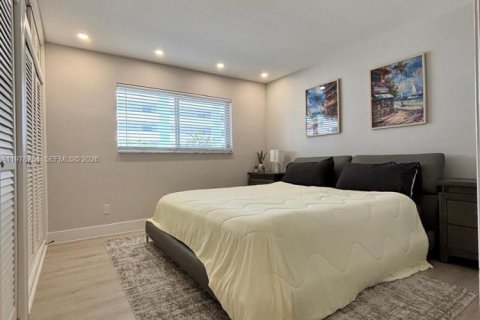 Condo in Fort Lauderdale, Florida, 2 bedrooms № 2244211 - photo 8