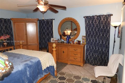 Villa ou maison à vendre à Miami, Floride: 4 chambres, 167.78 m2 № 2023855 - photo 12