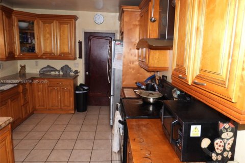 Villa ou maison à vendre à Miami, Floride: 4 chambres, 167.78 m2 № 2023855 - photo 6