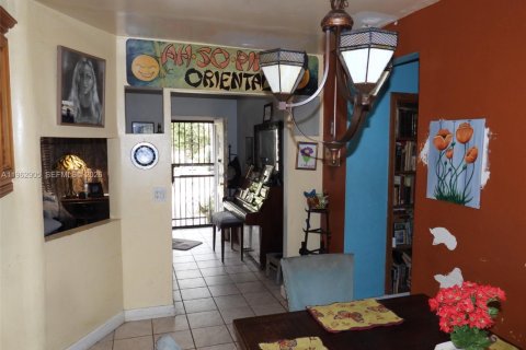 Villa ou maison à vendre à Miami, Floride: 4 chambres, 167.78 m2 № 2023855 - photo 8